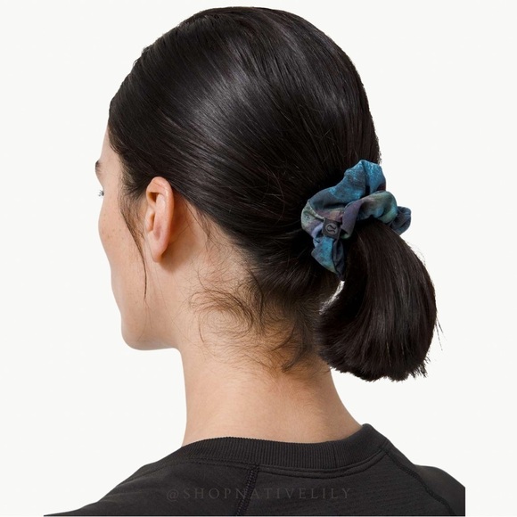 Lululemon Women’s Uplifting Hair Scrunchie, Cosmic Shift Multi - Picture 5 of 6